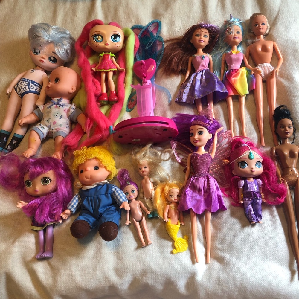 Lot of random dolls